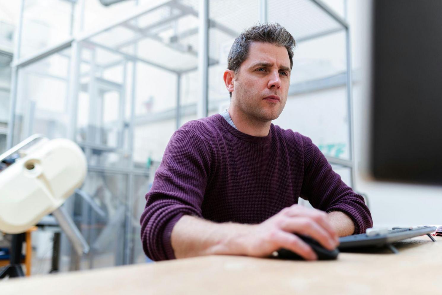 Studenten arbeiten gemeinsam an innovativen IT-Lösungen